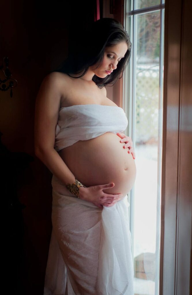 Maternity session window lighting