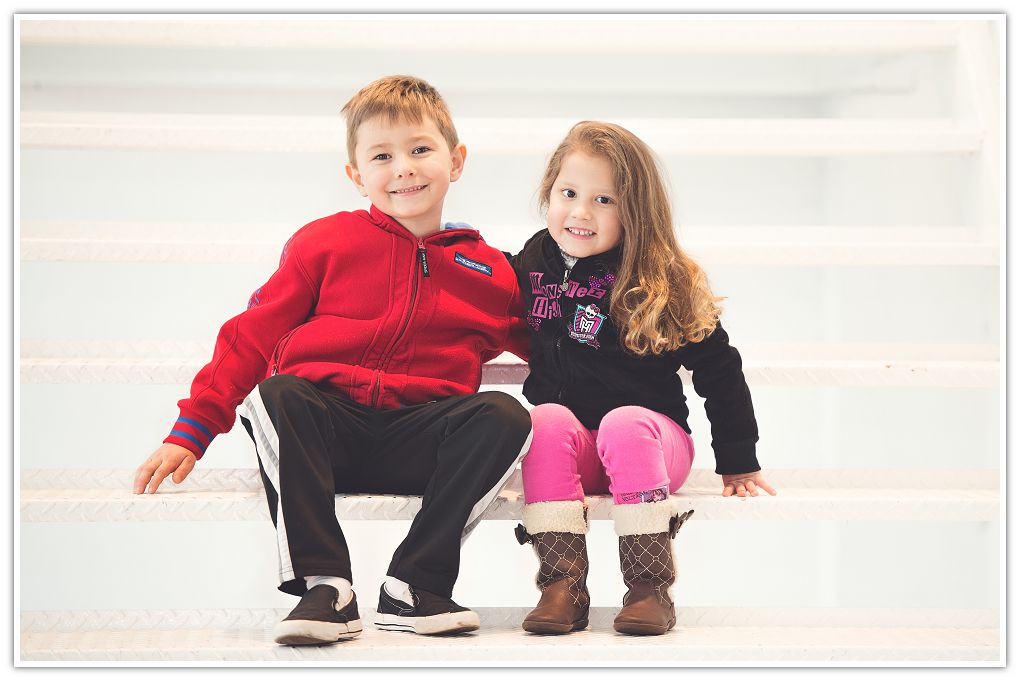 cousins hugging on white stairs